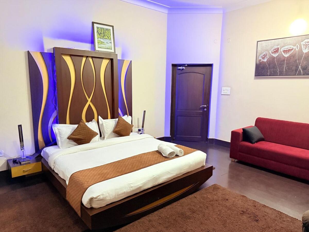 Palm Mansion By Palm Leisure Stays Dzsaipur Kültér fotó