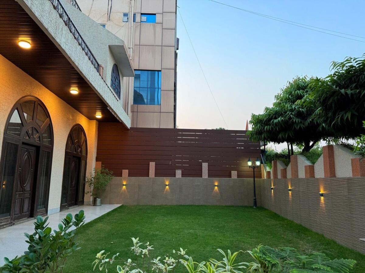 Palm Mansion By Palm Leisure Stays Dzsaipur Kültér fotó